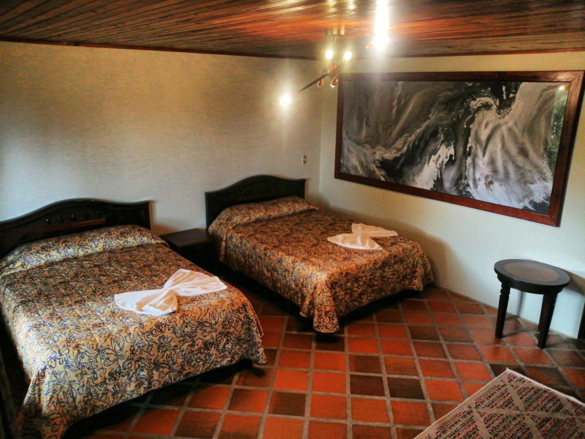 Arenal Backpackers Resort ラ・フォルトゥナ エクステリア 写真