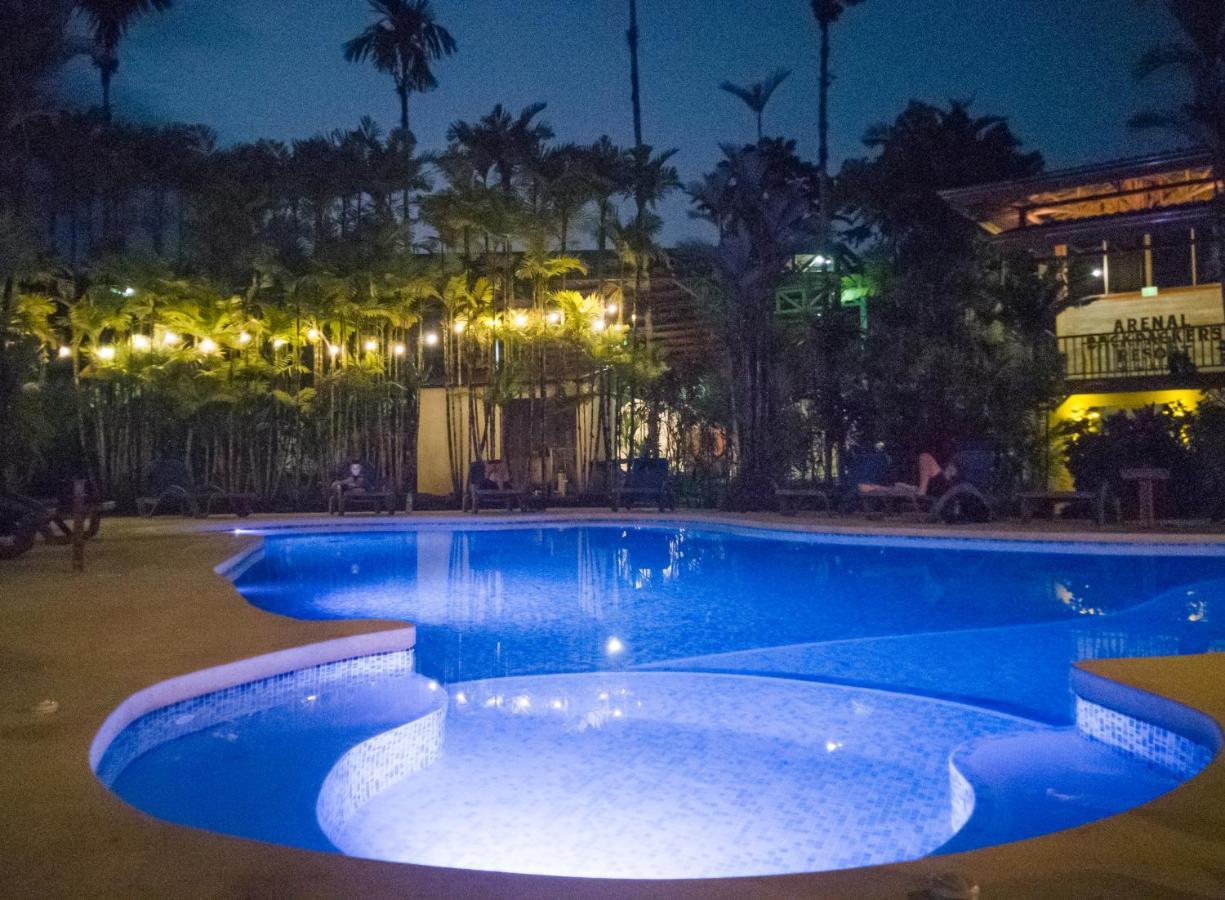 Arenal Backpackers Resort ラ・フォルトゥナ エクステリア 写真 The swimming pool at the hotel