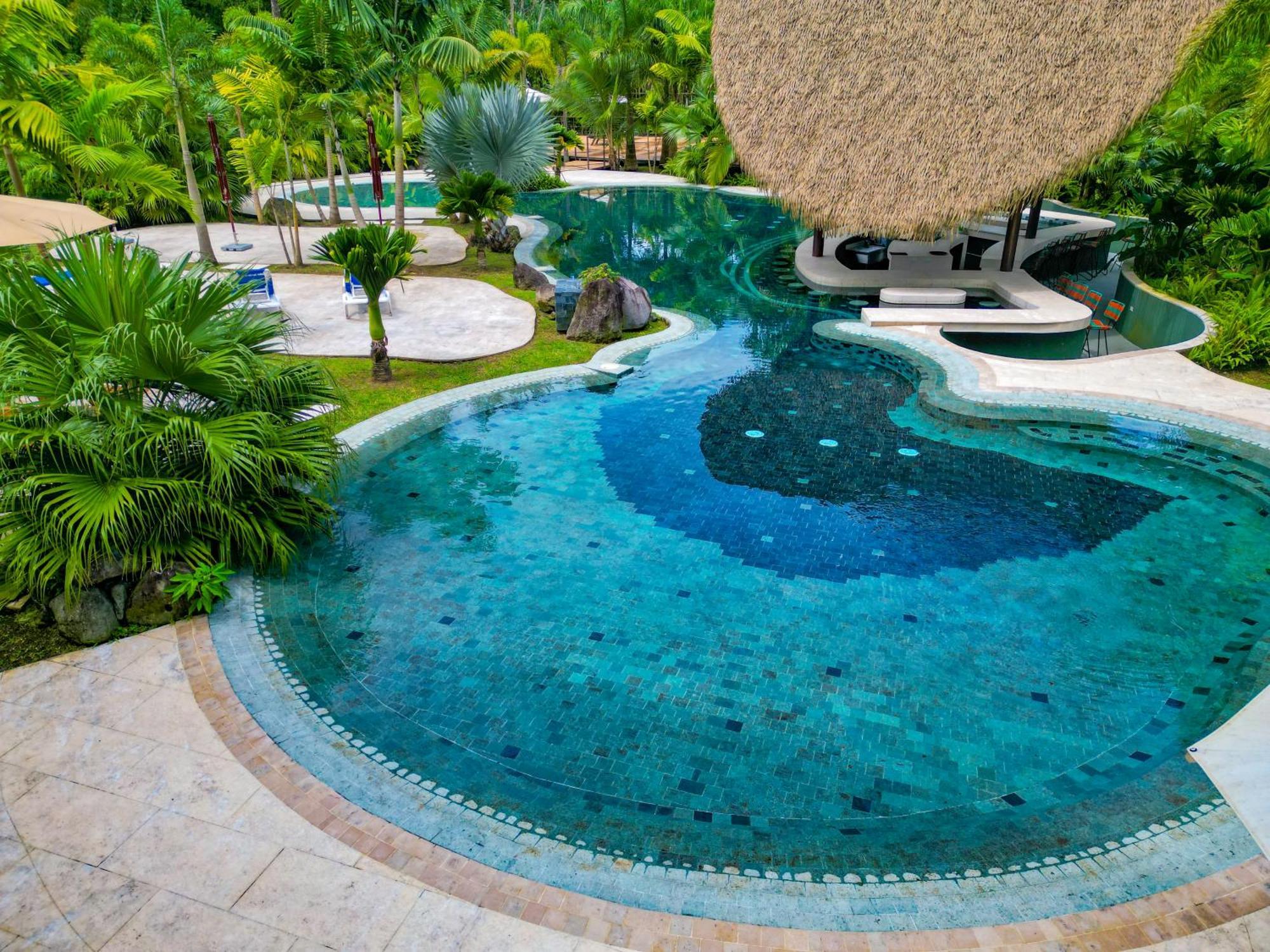 Arenal Backpackers Resort ラ・フォルトゥナ エクステリア 写真 The swimming pool at the resort
