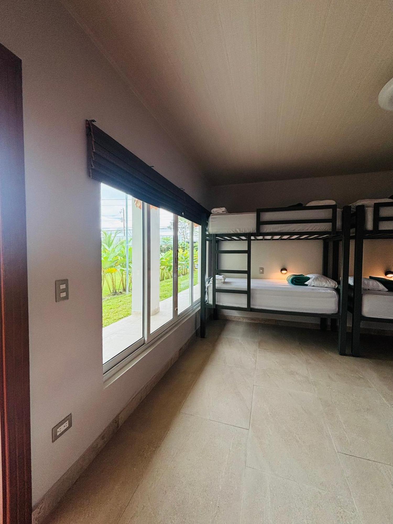 Arenal Backpackers Resort ラ・フォルトゥナ エクステリア 写真 Hostel in San Cristóbal de Las Casas, Mexico