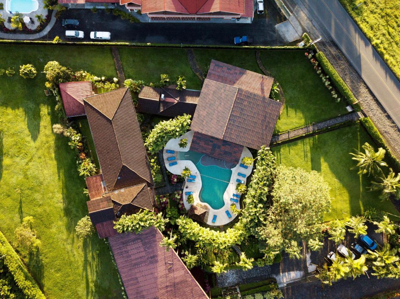 Arenal Backpackers Resort ラ・フォルトゥナ エクステリア 写真 Villa in the neighborhood