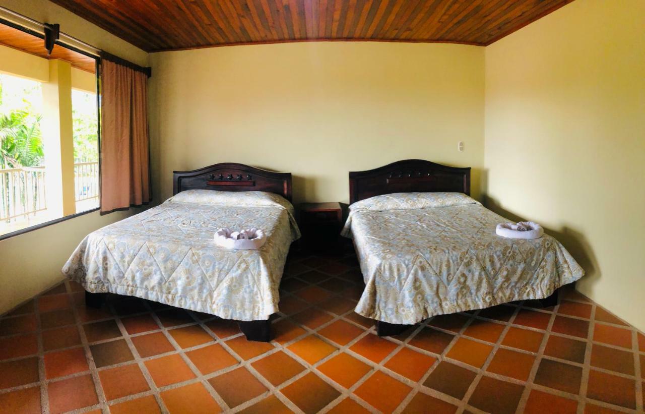 Arenal Backpackers Resort ラ・フォルトゥナ エクステリア 写真