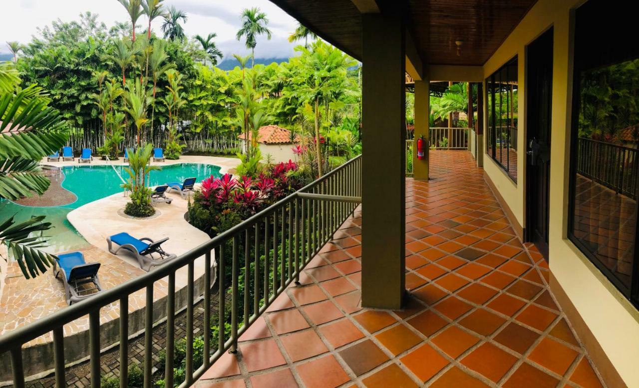 Arenal Backpackers Resort ラ・フォルトゥナ エクステリア 写真